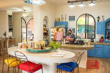 تختخواب و صبحانه Casa Kootenay Waterfront Bnb