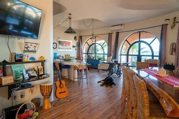 تختخواب و صبحانه Casa Kootenay Waterfront Bnb