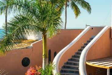 تختخواب و صبحانه Casa Kootenay Waterfront Bnb