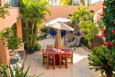 تختخواب و صبحانه Casa Kootenay Waterfront Bnb