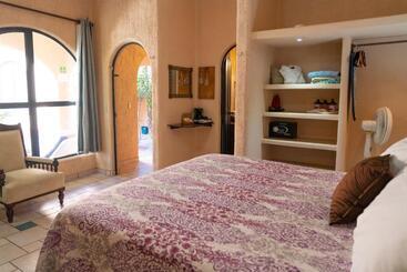 تختخواب و صبحانه Casa Kootenay Waterfront Bnb