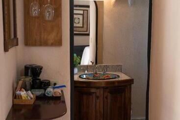 تختخواب و صبحانه Casa Kootenay Waterfront Bnb