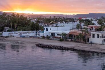 تختخواب و صبحانه Casa Kootenay Waterfront Bnb