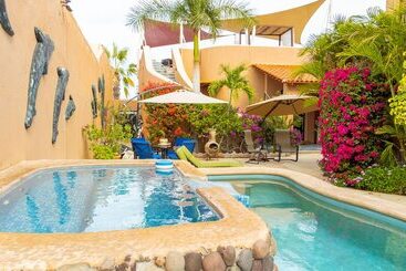 تختخواب و صبحانه Casa Kootenay Waterfront Bnb