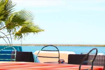 تختخواب و صبحانه Casa Kootenay Waterfront Bnb