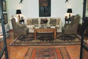 تختخواب و صبحانه Casa Marly