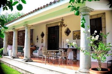تختخواب و صبحانه Casa Marly