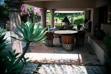 تختخواب و صبحانه Casa Marly