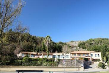 B&b Hotel Villeneuve Loubet Village - Villeneuve Loubet