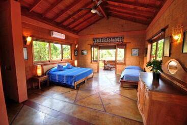 هتل Casa San Pancho