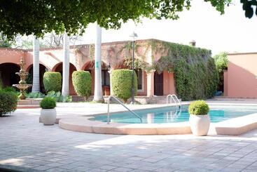 هتل Hacienda Cazadores