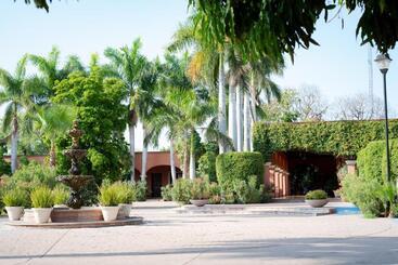 هتل Hacienda Cazadores