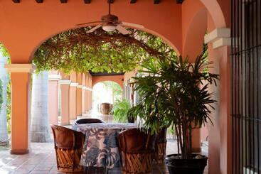 هتل Hacienda Cazadores