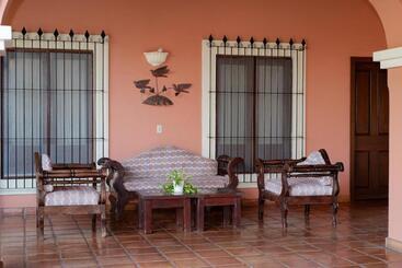 هتل Hacienda Cazadores