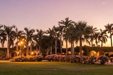 هتل Hacienda Cazadores