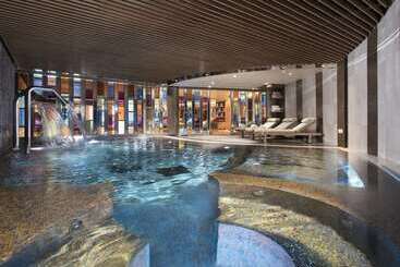 هتل Hôtel Barrière Les Neiges Courchevel