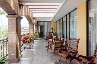 هتل Mansur Business & Leisure
