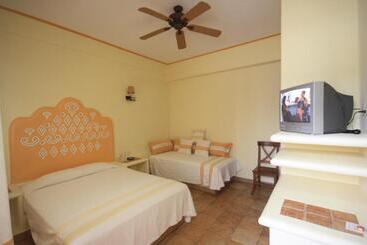 Maria Mixteca - Santa Cruz Huatulco