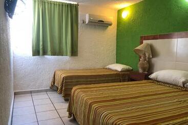 هتل Suites Santa Barbara