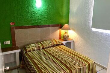 هتل Suites Santa Barbara
