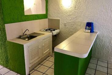 هتل Suites Santa Barbara