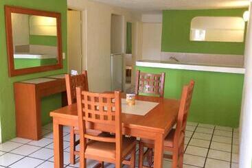 هتل Suites Santa Barbara