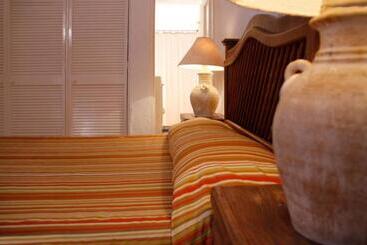 هتل Suites Santa Barbara
