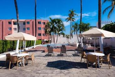 هتل Suites Santa Barbara