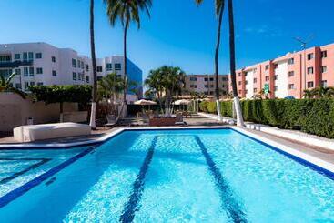 هتل Suites Santa Barbara