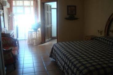 هتل Villa Manzanares
