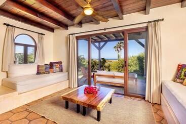 هتل Villa Santa Cruz