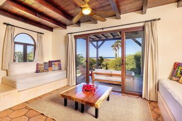 هتل Villa Santa Cruz