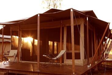 هتل Wildman Wilderness Lodge