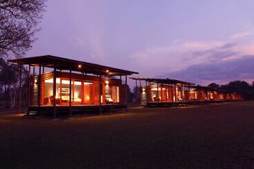 هتل Wildman Wilderness Lodge