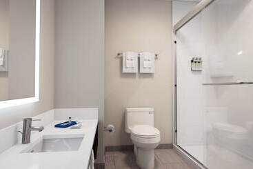 هتل Holiday Inn Express & Suites Austin Airport East, An Ihg
