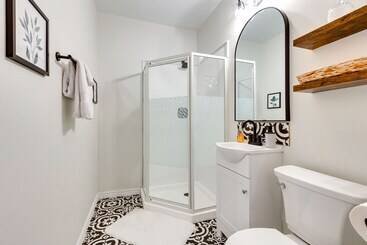 Lovely Mobile Home W/ Smart Tv: 2 Mi To Downtown!