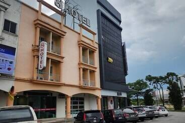 Bear Hotel At Nilai