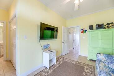 بيت ريفى Atlantic Beach Retreat W/ 2 Decks: Steps To Beach!