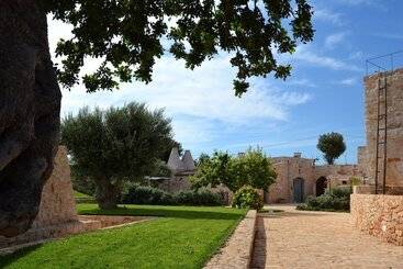 تختخواب و صبحانه Augusta Trulli Resort