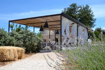 تختخواب و صبحانه Augusta Trulli Resort
