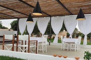 تختخواب و صبحانه Augusta Trulli Resort