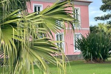 تختخواب و صبحانه Solar Dos Cantos Botanic House & Garden