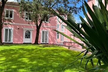 تختخواب و صبحانه Solar Dos Cantos Botanic House & Garden