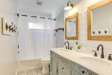 Family Friendly Lincoln Home W/ Sandbox & Grill!