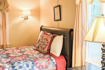 Hinckley's Dreamwood Cottages