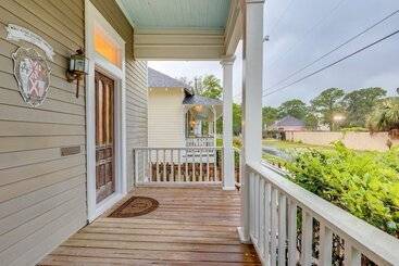 Walk To Downtown: Historic Home In Mobile