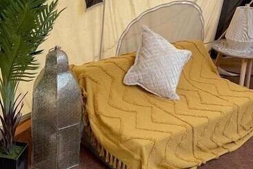استراحتگاه Bell Tent Village