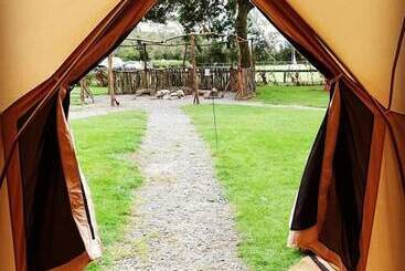 استراحتگاه Bell Tent Village