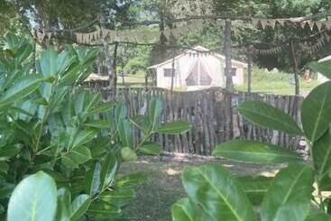 استراحتگاه Bell Tent Village