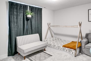 Spacious Family Home ~ 13 Mi To Des Moines